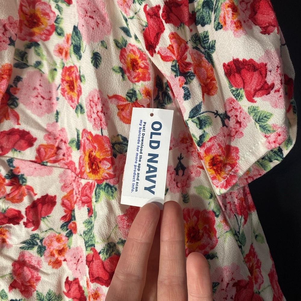 4/$16 Old Navy Floral Top - Picture 4 of 5
